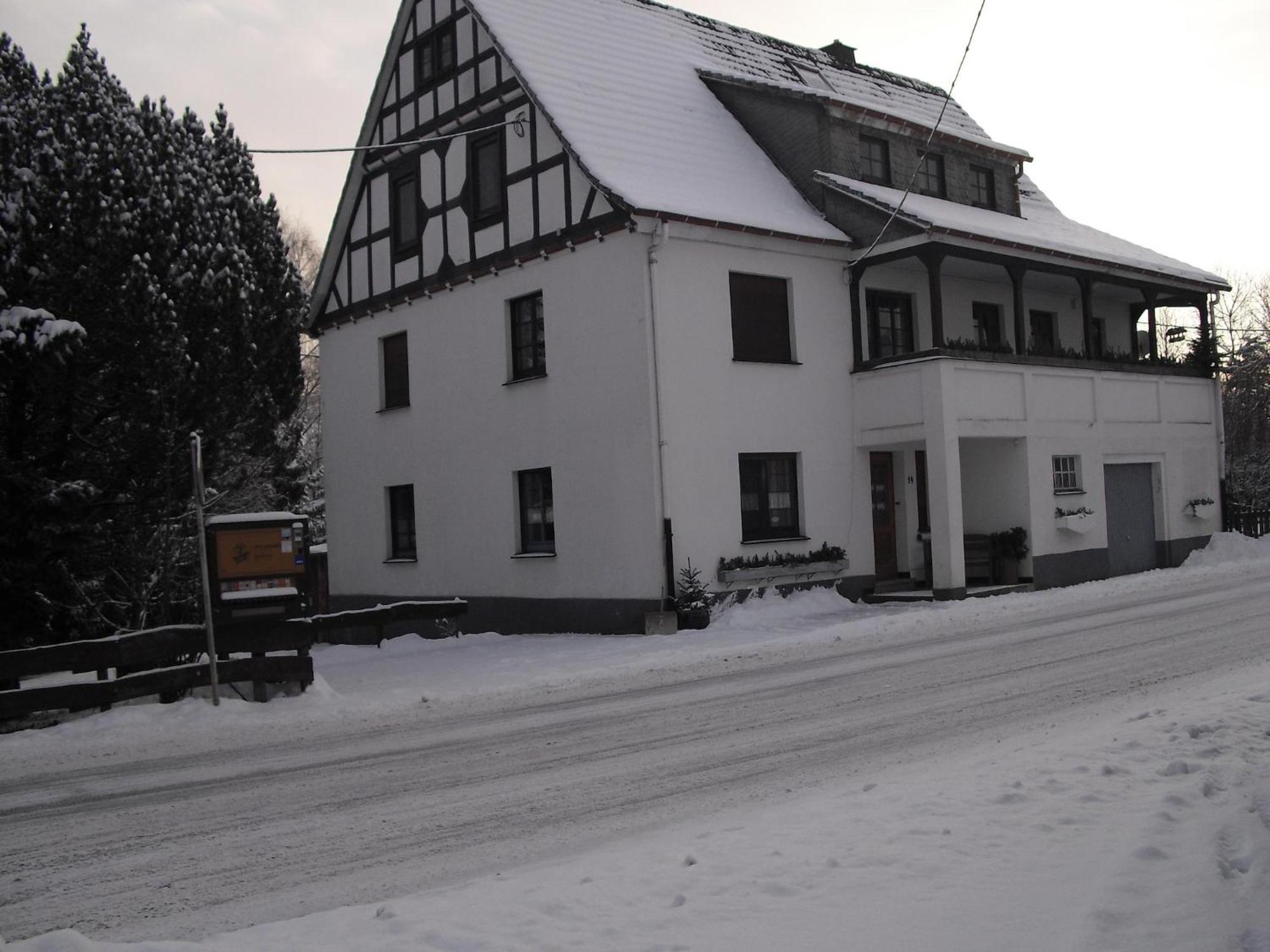 Cosy Apartment In Menkhausen Near The Ski Area Schmallenberg Exterior photo